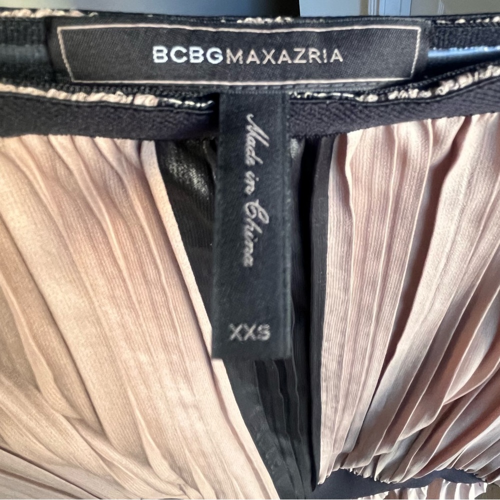 BCBG MaxAzria LILYAN Colorblock
maxi pleated dress - Picture 8 of 11
